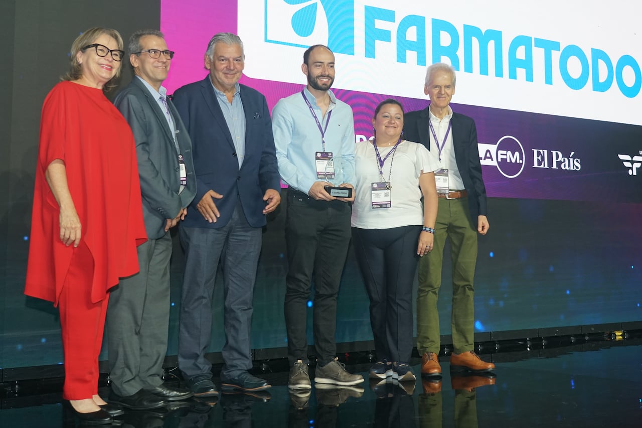 Premios RETAIL del futuro 2024. Entregados a Farmatodo, Constructora Bolívar, Hotel Spiwak y Cantina la 15. Evento realizado en el Centro de Eventos Valle del Pacifico y es organizado por Fenalco Valle.