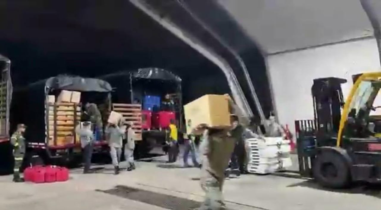FAC transportó cerca de 12 toneladas de equipos para búsqueda, con el propósito de salvar vidas en medio de la tragedia en Venezuela.