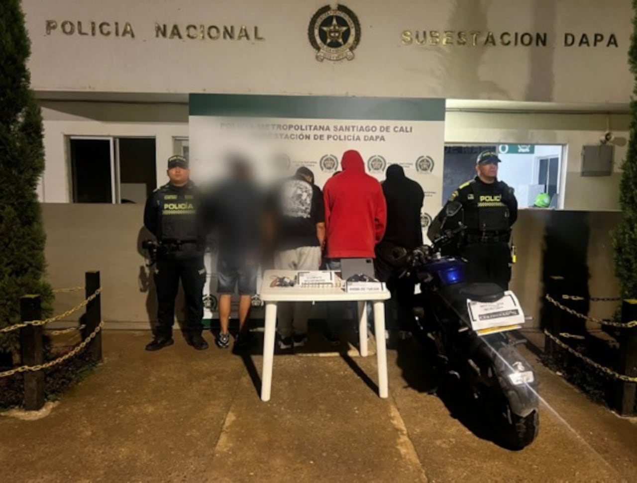 Operativo relámpago en Dapa deja tres capturados y un menor aprehendido por atraco
