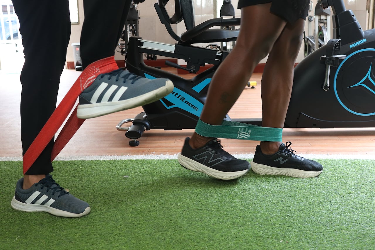 ACONDICIONAMIENTO FÍSICO, GIMNASIO, PESAS, EJERCICIO, SALUD, DEPORTE, CALI