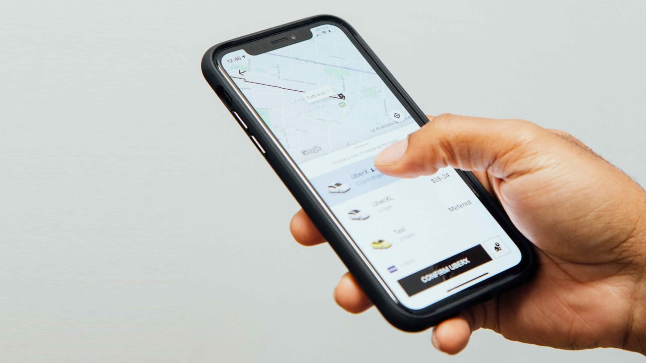 Uber permite solicitar taxi desde la app