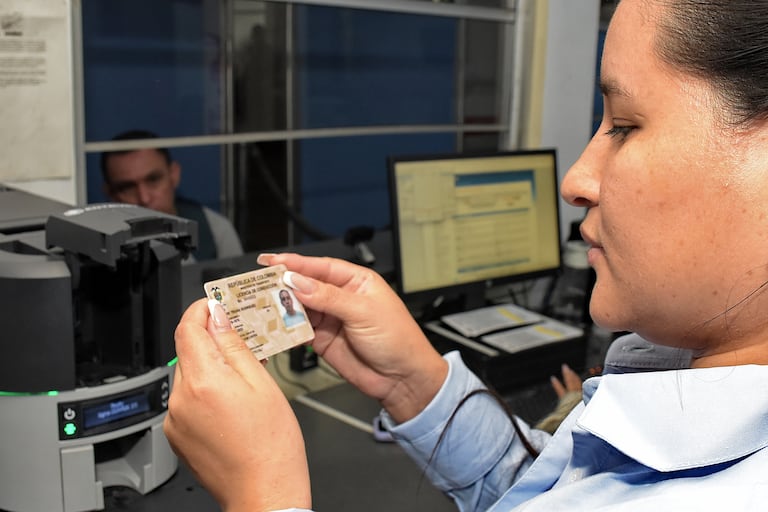 Desde la oficina de licencias del CDAV , Hacen un llamado a la ciudadanía caleña a que se acerquen a renovar las licencias de conducción, Presto que a la fecha solo van 89 mil de las 150 mil que se tenían presupuestadas para el año 2023 y también para que se eviten sanciones en los controles de tránsito por parte de las autoridades.