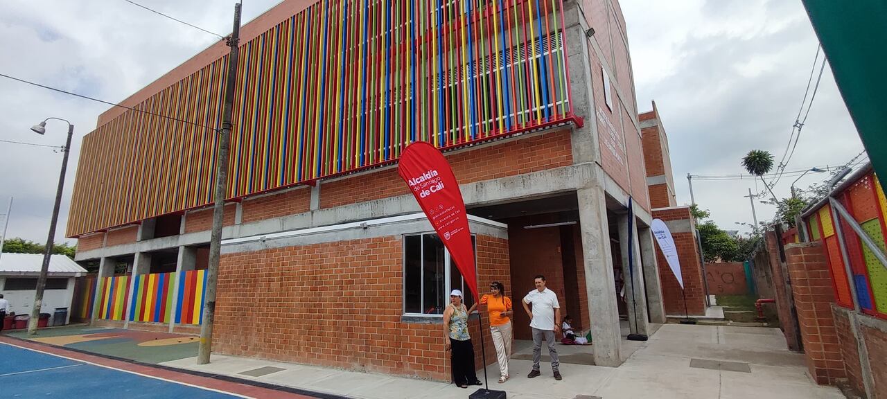 colegio Rodrigo Lloreda en el oriente con el ministro de educación.