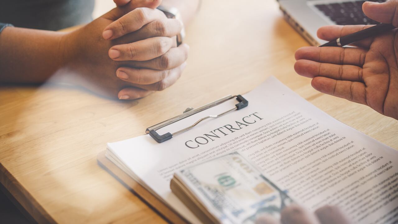 El paso de un contrato por prestación de servicios a uno indefinido no ocurre de manera automática.