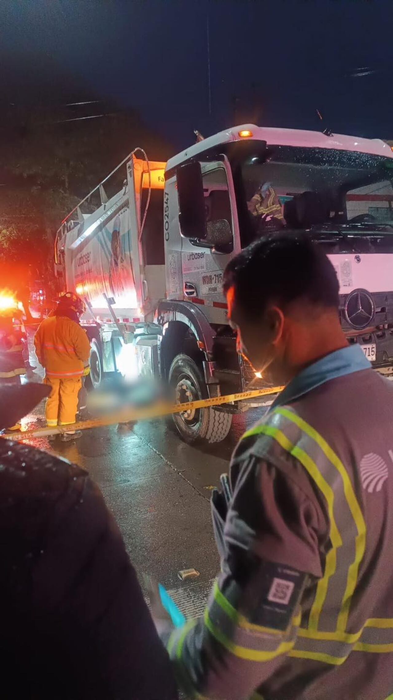 Las autoridades adelantan las investigaciones sobre las causas que originaron esta mortal novedad vial.