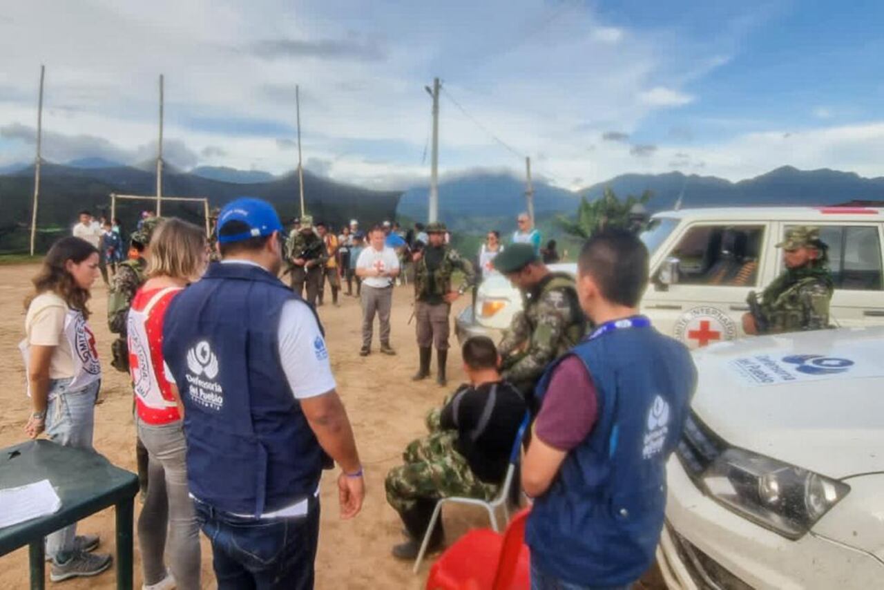 Misión humanitaria de la Defensoría del Pueblo, Iglesia Católica y CICR permitió liberación de dos personas en Caquetá