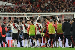 Los jugadores de River Plate celebran la victoria al final de la semifinal del torneo Apertura de la Liga Argentina de Fútbol Profesional entre River Plate y Rosario Central en el Estadio Monumental MAS de Buenos Aires, el 16 de mayo de 2026. (Foto de Alejandro PAGNI / AFP)
