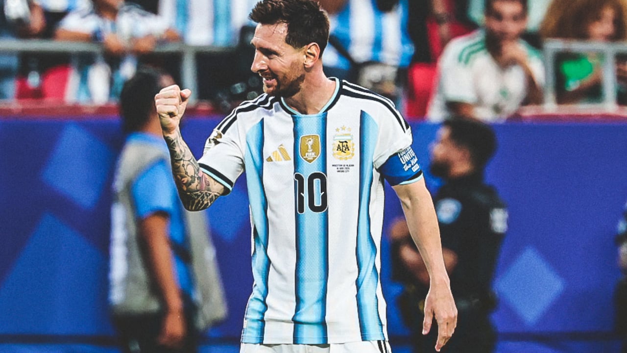 Lionel Messi estelar que se llevó la pelota tras su histórico hat-trick.