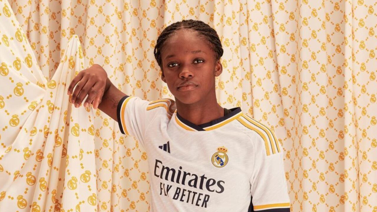 Linda Caicedo fue protagonista en la campaña de la nueva camiseta del Real Madrid.