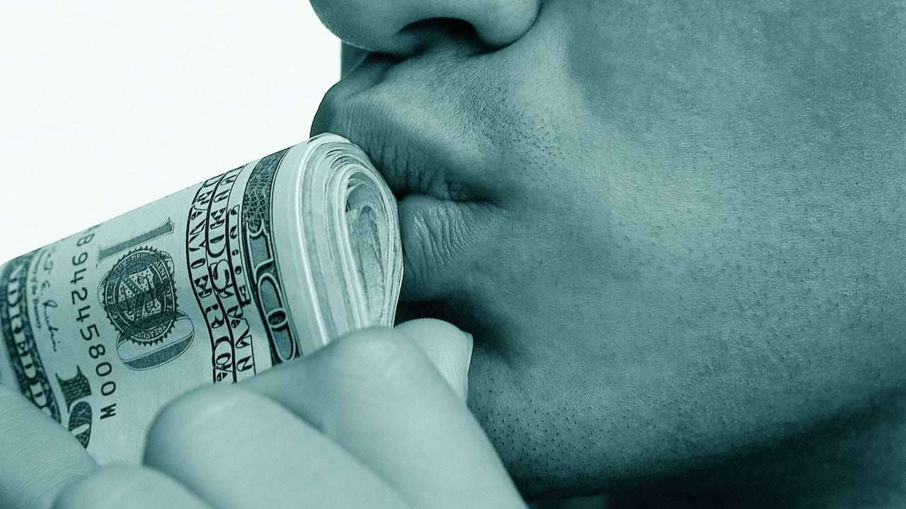 Con su diseño único y circulación limitada, un billete ha sido adoptado como un talismán para atraer buena suerte. La creencia en su capacidad para atraer fortuna se basa en su exclusividad y apariencia especial.