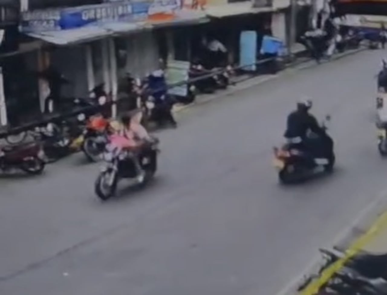 Comerciantes y habitantes del sector expresan su profunda preocupación por la inseguridad en el corazón del municipio, luego de que el homicidio se perpetrara en una zona de alta afluencia peatonal y comercial.