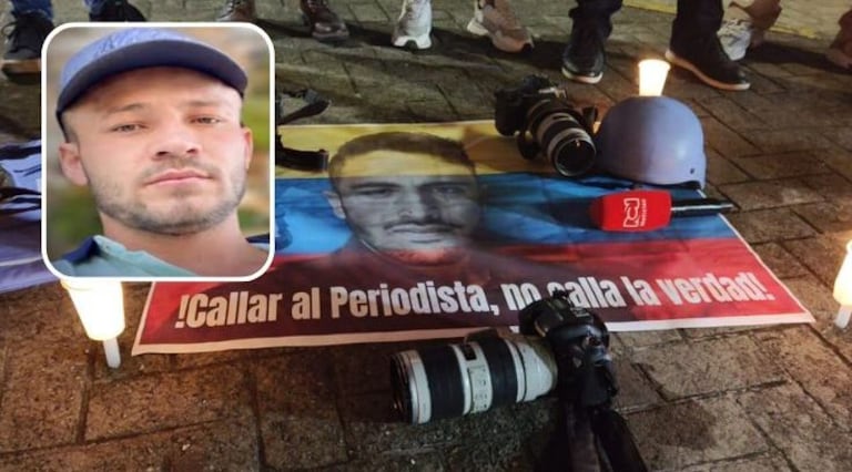El reportero de 25 años de edad, director del portal El Confidente, fue asesinado en el departamento de Antioquia por disidencias de las extintas Farc comandadas por alias Calarcá, mientras hacía labores de reportería buscando informar de combates en esa zona del país.