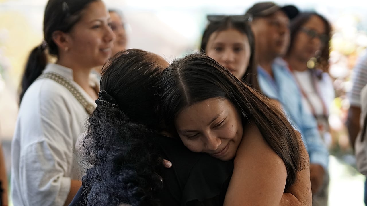 Familiares entregan casos de personas desaparecidas a la Unidad de Búsqueda de Personas dadas por Desaparecidas UBPD. Evento realizado en la Casa de las Memorias del Conflicto y la Reconciliación. 28 de agosto de 2024. Foto Jorge Orozco / El País.