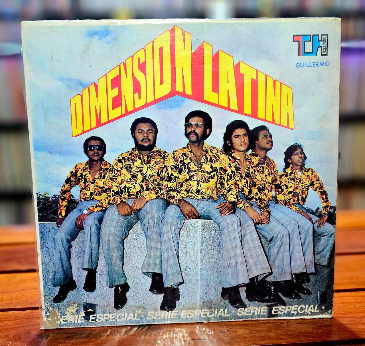 Dimensión Latina, se convirtió en La orquesta que revolucionó la forma de interpretar la salsa en América Latina. Venezuelizó la música bailable nuevayorkina. Se le atribuye también haber acabado con el mito de los ritmos de Billo Frómeta, como la música popular bailable venezolana.