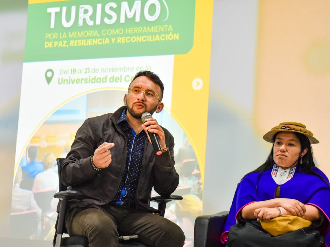 Viviana Tombe, indígena Misak del Cauca, es una de las siete emprendedoras impulsada por la Unidad para las Víctimas que participan en el congreso. Con su proyecto artesanal y de turismo vivencial, apuesta por preservar y fortalecer la esencia de su cultura como un camino hacia la paz.