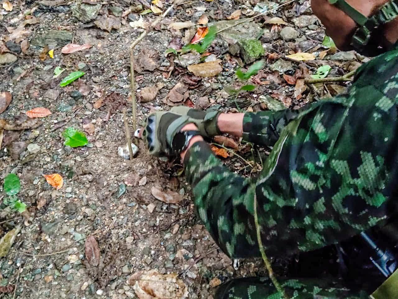 Los artefactos explosivos fueron instalados sobre las vías por donde a diario se desplaza la población civil y la fuerza pública.