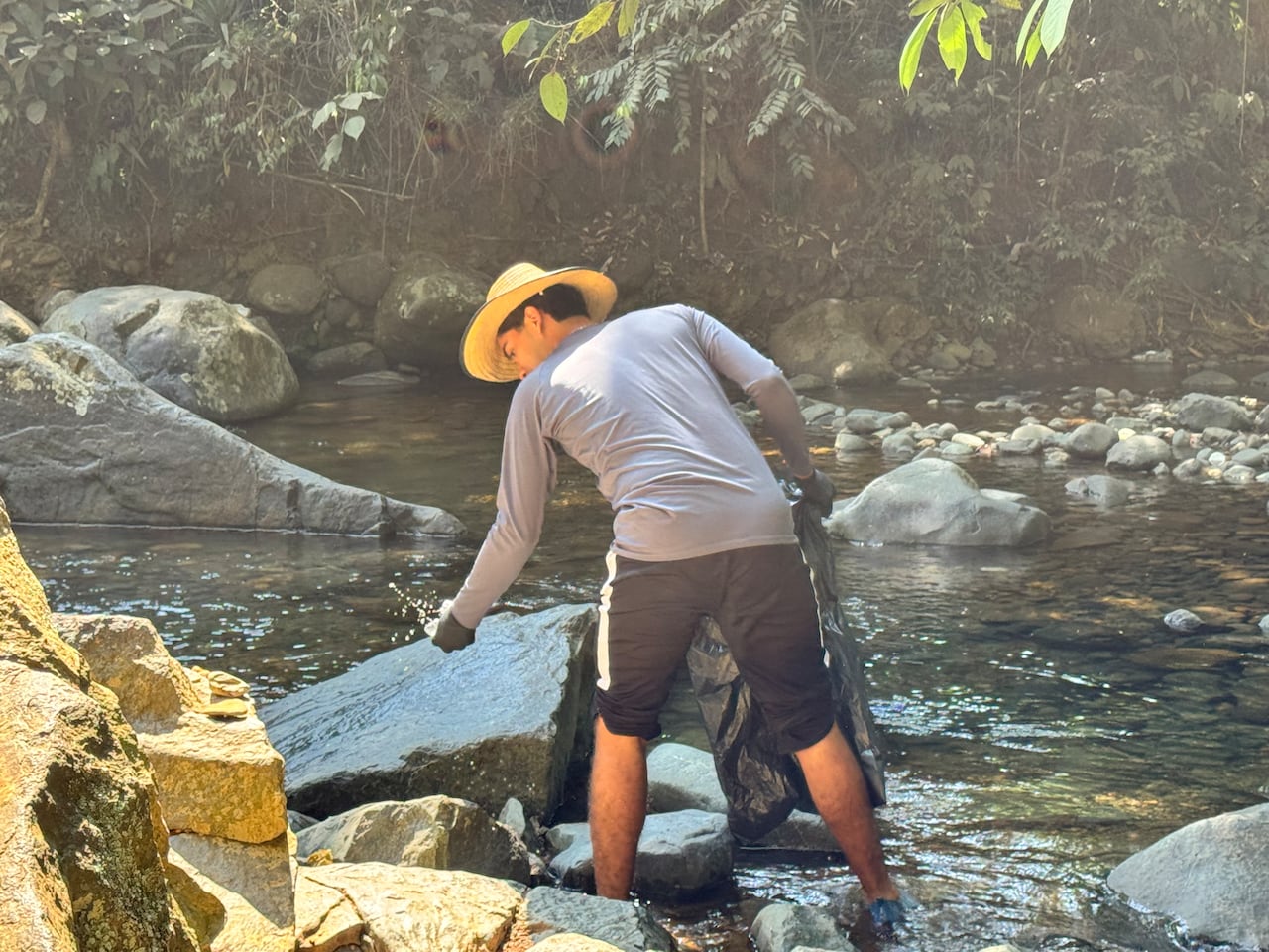 La actividad permitió retirar cerca de 226 kilogramos de residuos del corredor ambiental.