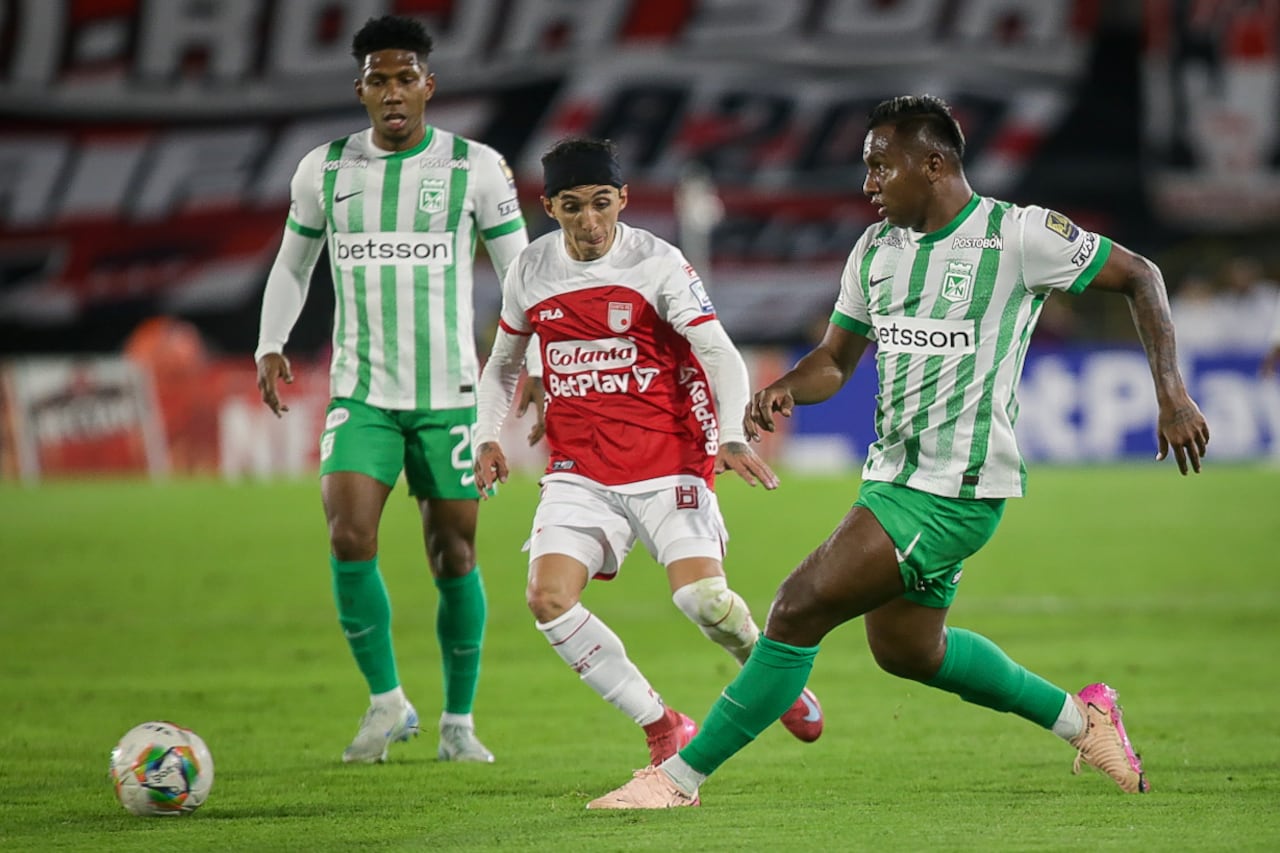 Bogotá. Junio 12 de 2025. Independientemente Santa Fe enfrenta a Atlético Nacional, por encuentro válido de la Liga BetPlay I 2025 de la fecha 4 de los cuadrangulares finales, en el Estadio Nemesio Camacho El Campín. (Colprensa - Cristian Bayona).