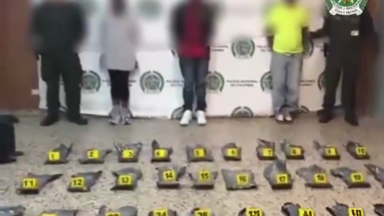 Fueron incautados 60 kilos de marihuana en la sala internacional del aeropuerto El Dorado, en Bogotá. Los detenidos pretendían transportarla hacia Sao Paulo, Brasil.
