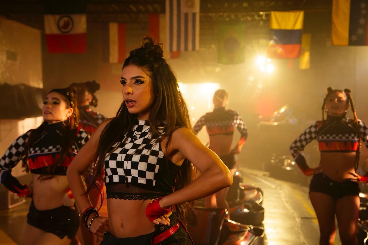 Alisson Joan es camaleónica y de un talento único, canta, actúa y baila.