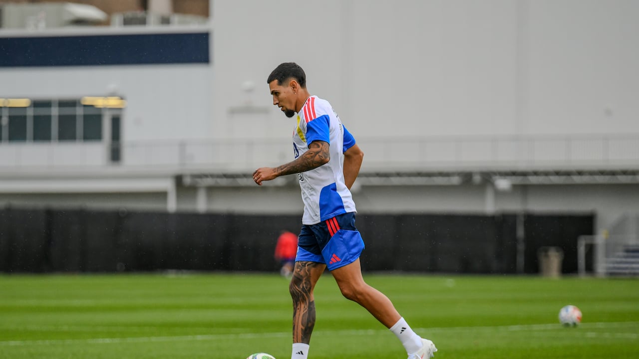 Daniel Muñoz en un entrenamiento de la Selección Colombia.