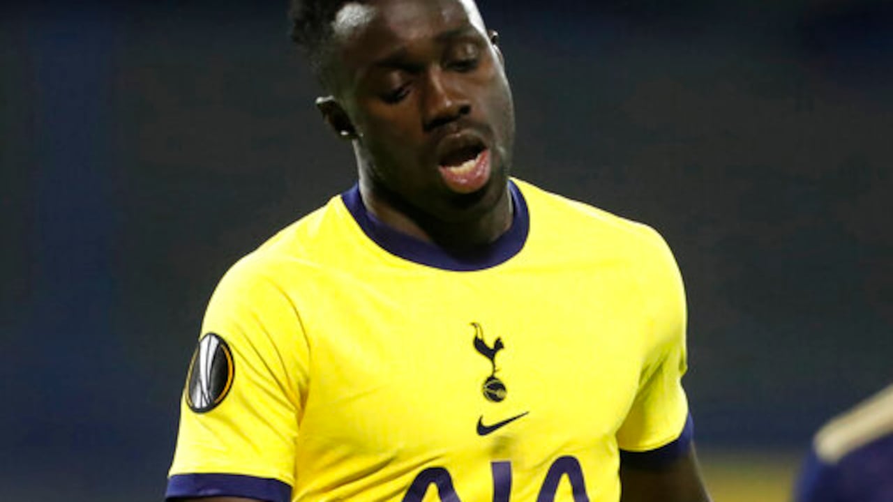 Tras la oportunidad perdida del equipo este domingo, más los errores cometidos en momentos clave, varios usuarios de redes sociales atacaron a Davinson.
