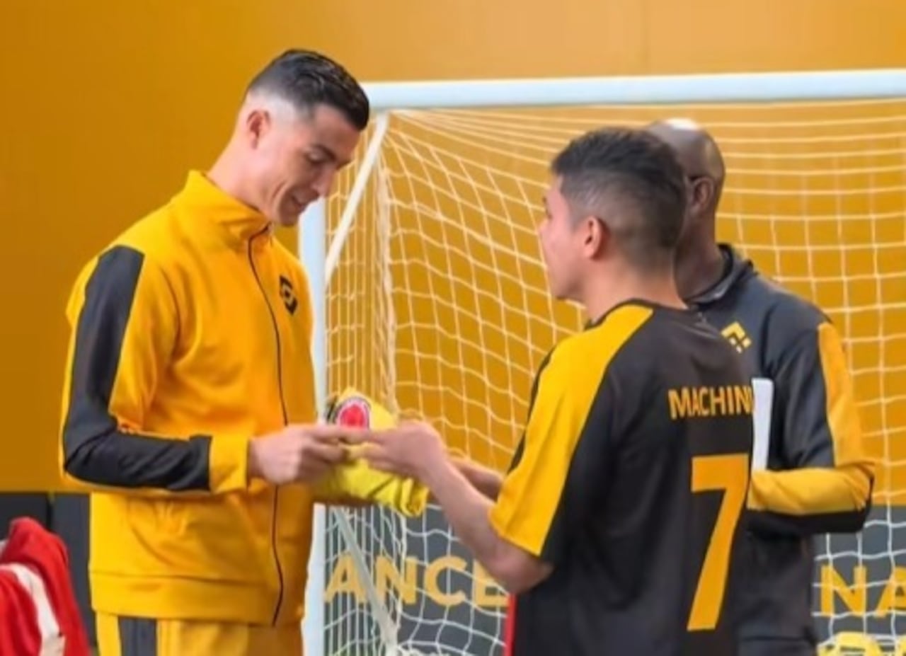 Cristiano Ronaldo recibió camisa de Colombia
