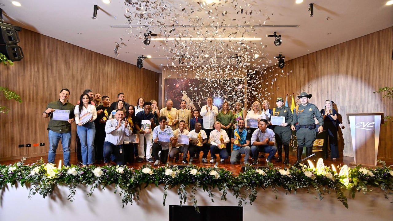 En el auditorio Bernardo Garcés Córdoba de la CVC, en Cali, se realizó la gala del Halcón de Oro 2025, donde ocho iniciativas ambientales fueron reconocidas por su aporte a la sostenibilidad del Valle del Cauca.