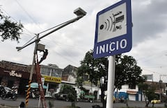 Cali: Instalación de nuevas cámaras de fotomultas en las diferentes vías de la ciudad. Foto José L. Guzmán
