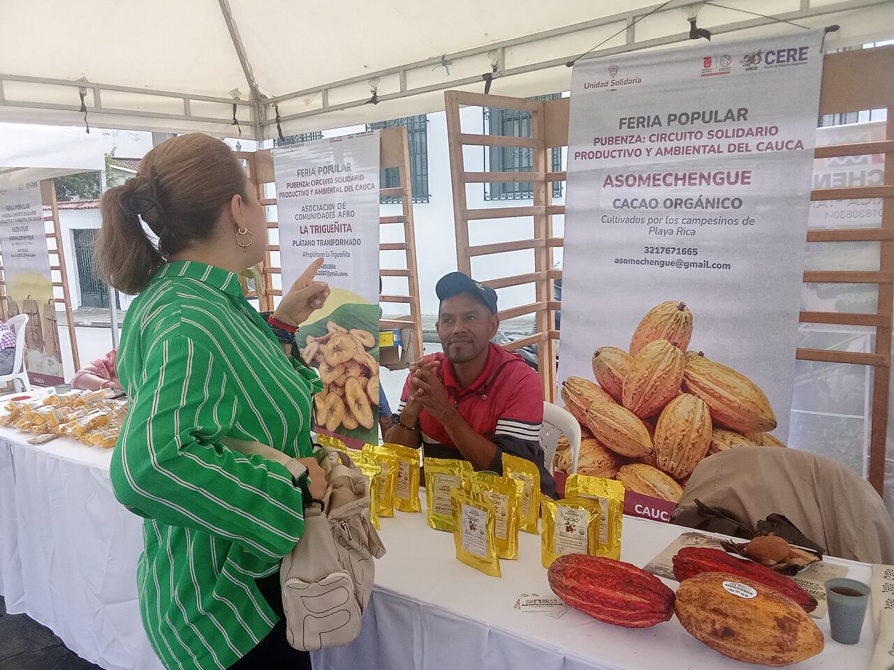 Los campesinos de la zona rural de El Tambo, Cauca, cultivan cacao como la forma de dejar atrás los cultivos de uso ilícito como la coca. "Es un cambio gradual, de ahí que vamos aprendiendo poco a poco a dar ese paso, gracias a ese apoyo de la Unidad Solidaria", relataron los integrantes de Asomechengue.