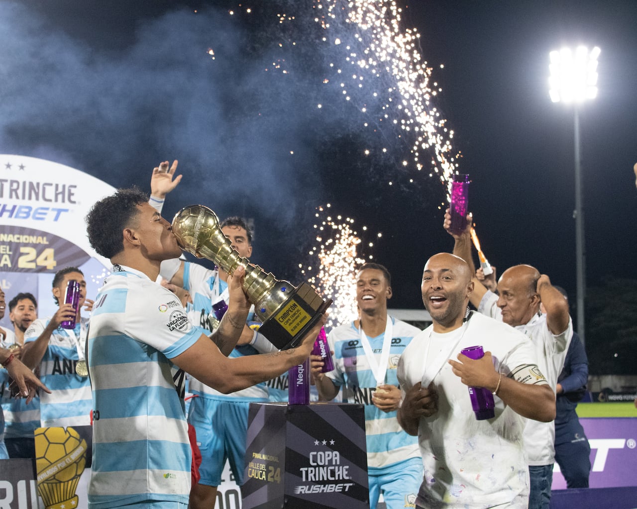 El equipo tuvo el dominio total del compromiso y con esto, se coronó campeón.