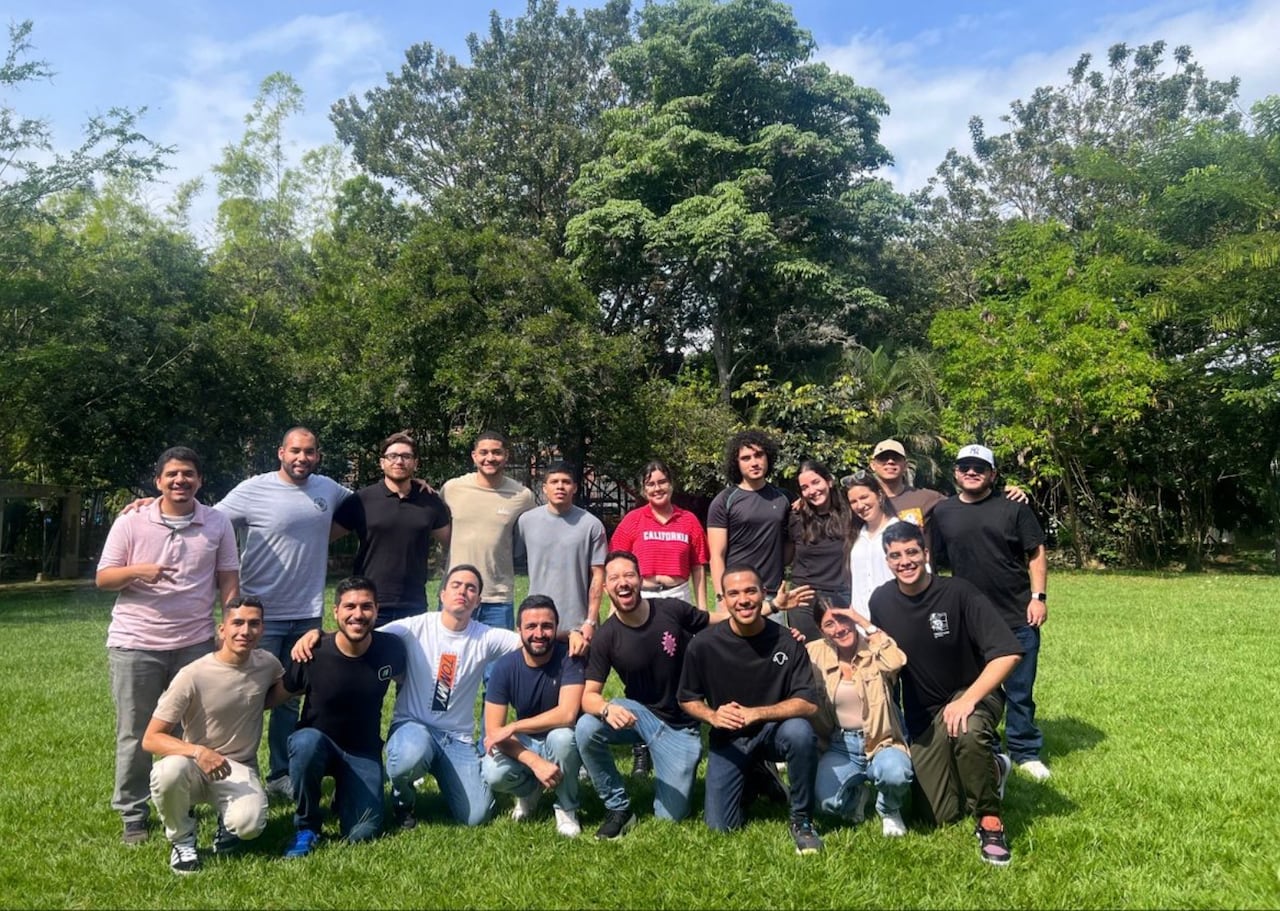 Equipo de Swiset en un encuentro en la ciudad de Cali.