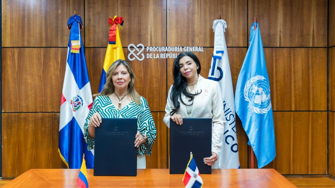 Fiscal general de la Nación en Colombia, Luz Adriana Camargo Garzón, y la procuradora general de República Dominicana, Yeni Berenice Reynoso