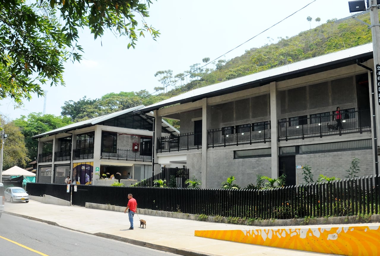 Cali: Denuncia de vecinos por maltrato a los animales en el interior del Centro de Bienestar Animal en la ciudad de Cali. foto José L Guzmán. EL Paí