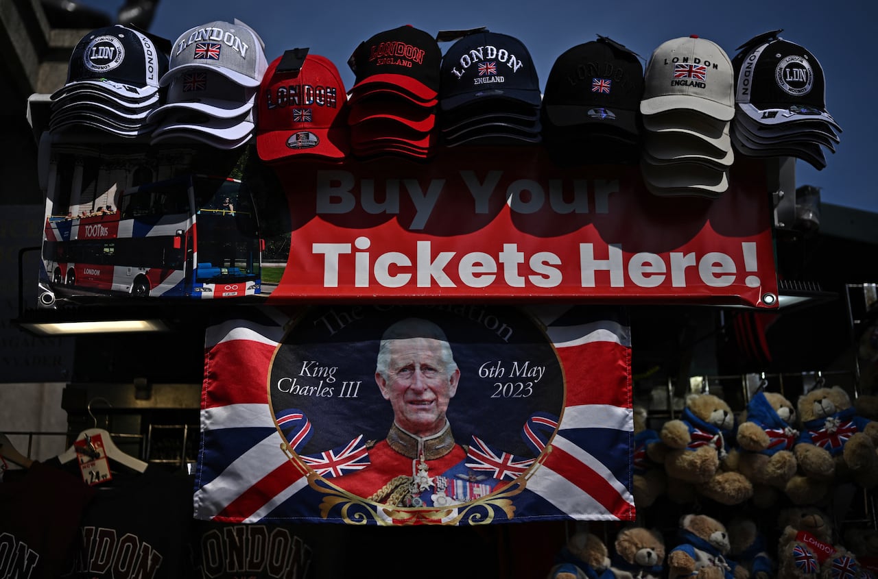 Una explosion y un detenido en el palacio de buckingham a muy pocos días de la coronación