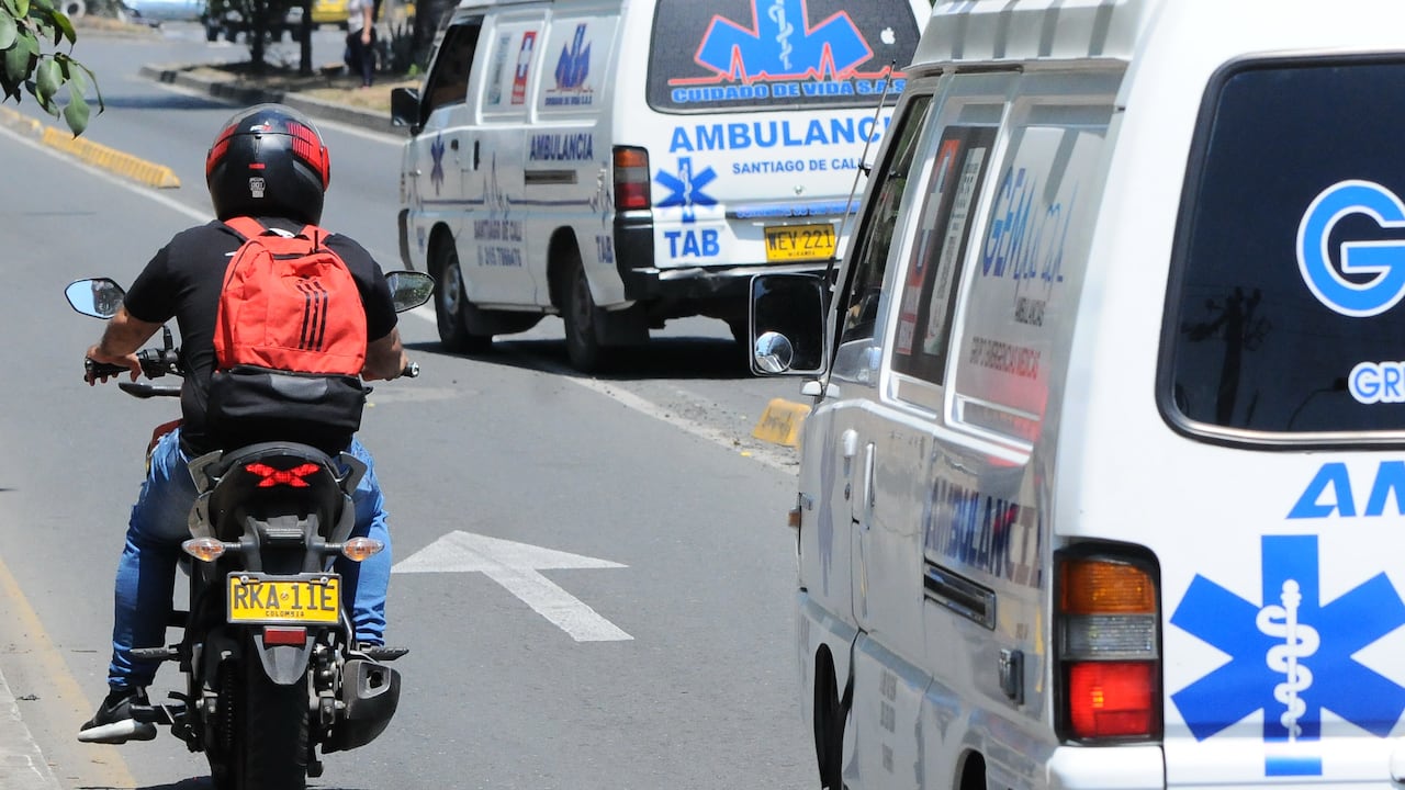 Cali: Cada vez son más frecuentes los accidentes en la ciudad por imprudencia de ambulancia, entre otras el uso indebido del carril del Mío. En lo corrido del año ya van más de 10, en esta ocasión un ciclista fue la víctima mortal.