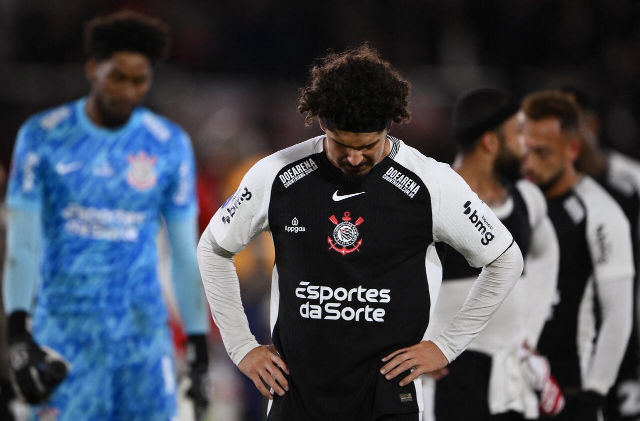 Jugadores de Corinthians después de ser eliminados de la Sudamericana