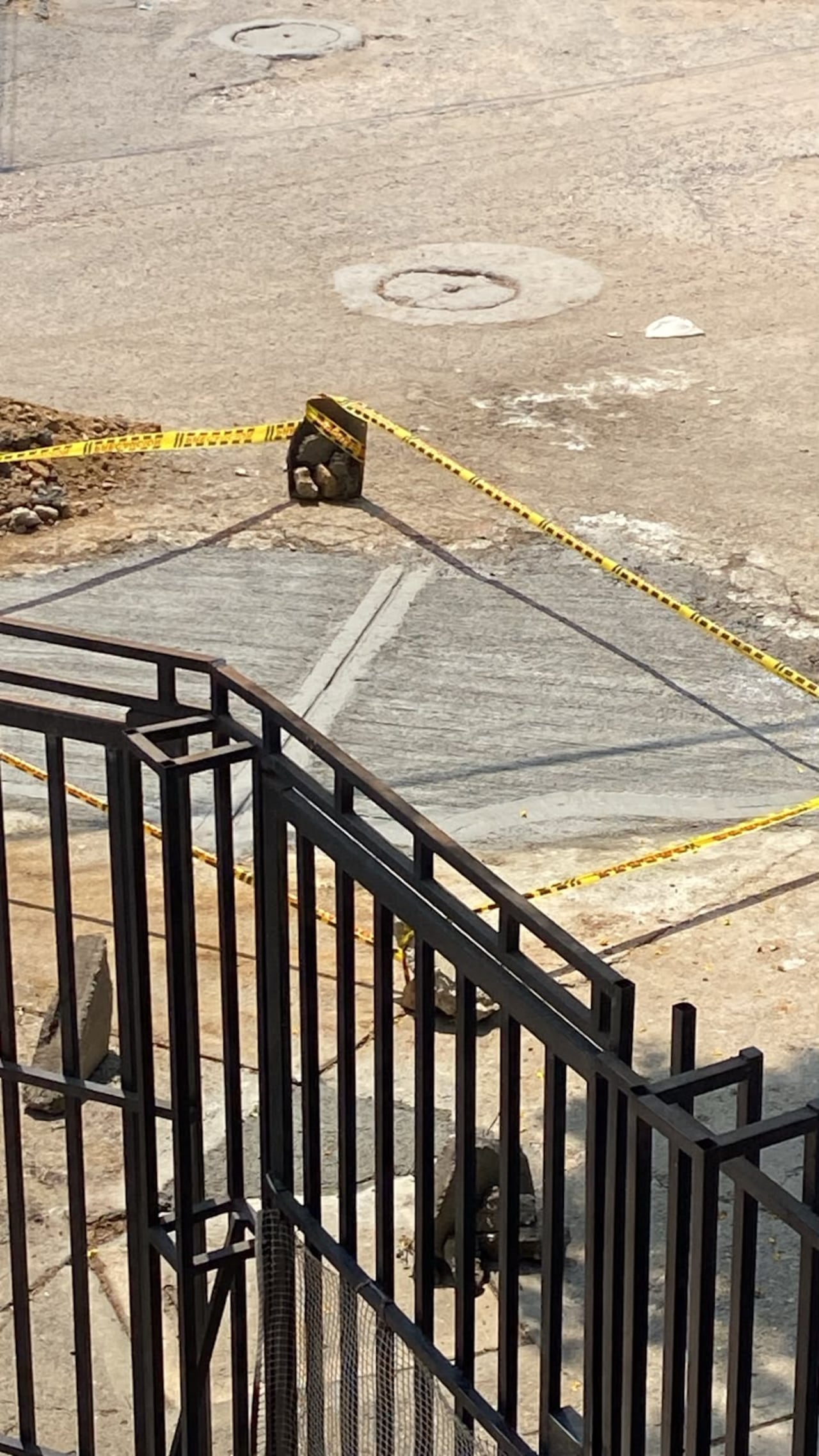 Así quedó la Carrera 22 luego de los trabajos realizados por Emcali para cerrar el hueco que se había formado tras una reparación en la red de acueducto.