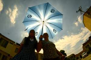 Parasol. Qué mejor protección solar que una sombrilla para el sol intenso de esta semana y luego las lluvias de jueves y viernes.