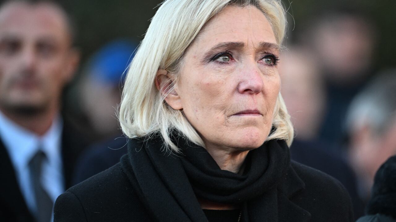 Marine Le Pen sale del funeral de su padre, Jean-Marie Le Pen, en su ciudad natal, La Trinité-sur-Mer, el 11 de enero de 2025. El 31 de marzo de 2025
