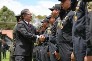 Condecoración miembros de la policía y el ejercito