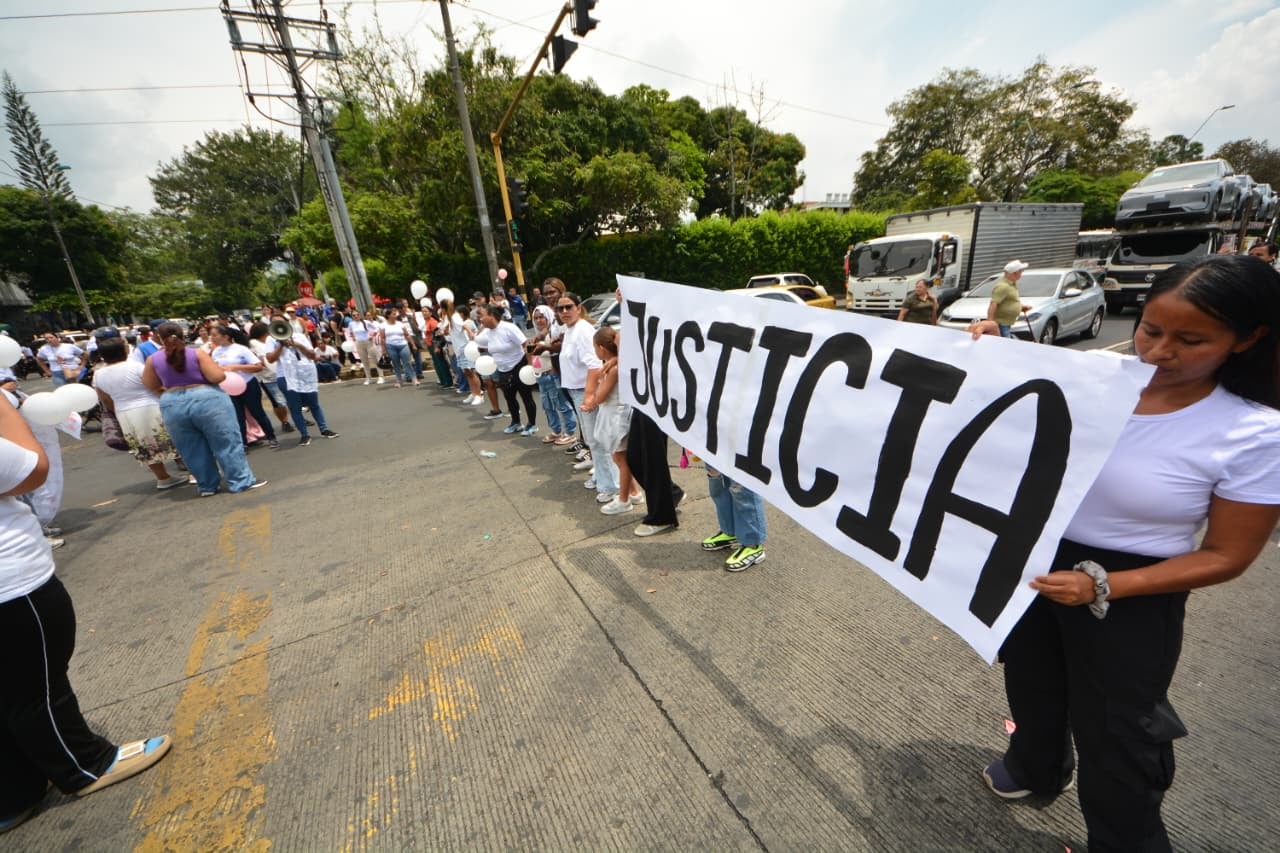 La marcha concluyó con un mensaje colectivo de esperanza y con el llamado a que las autoridades esclarezcan el asesinato de María Camila Potosí y establezcan el paradero de su bebé.