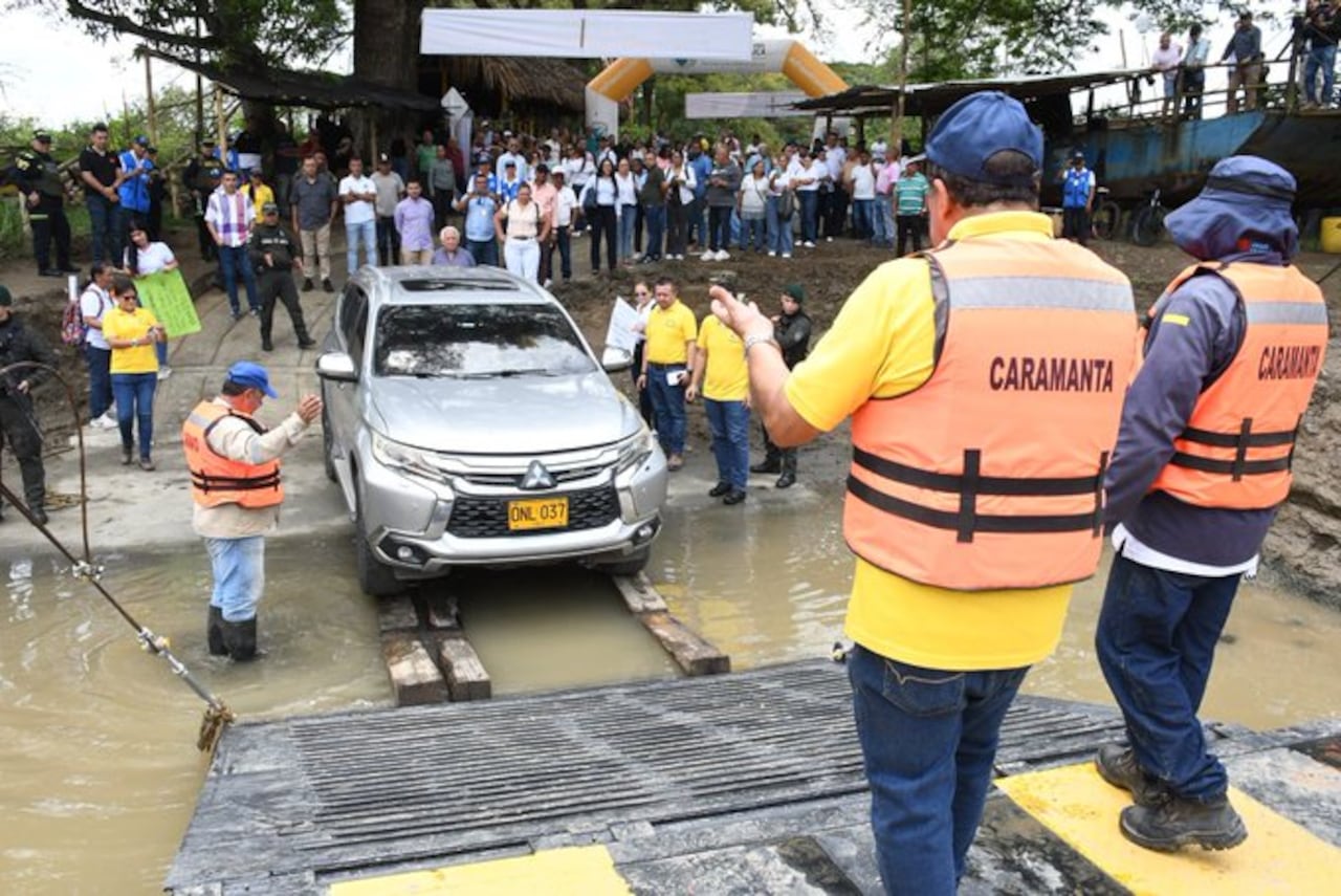 Barcaza de Caramanta permite cruzar entre Bugalagrande y Bolívar en solo 15 minutos.
