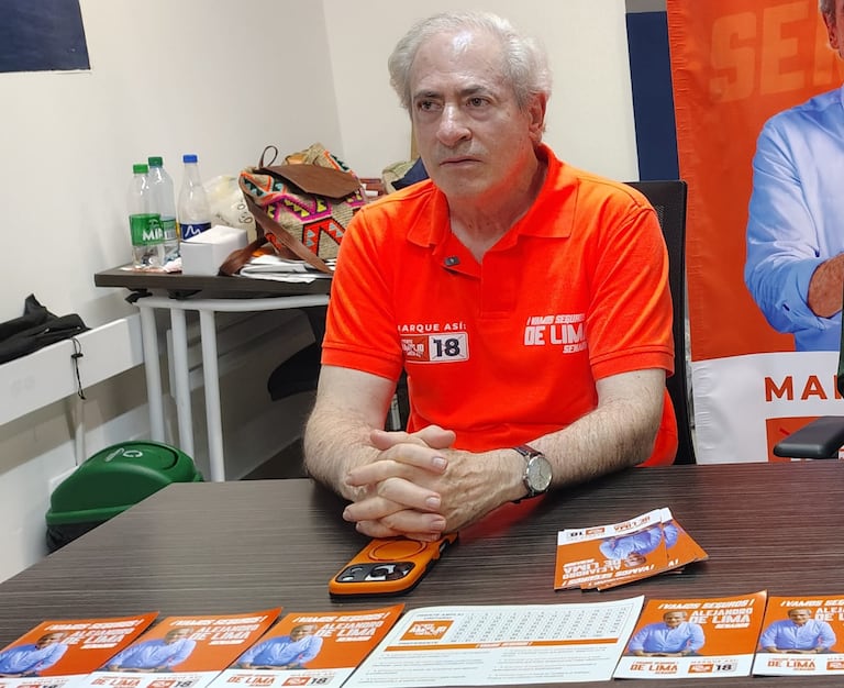 Aspirante al Senado por el Frente Amplio Unitario.