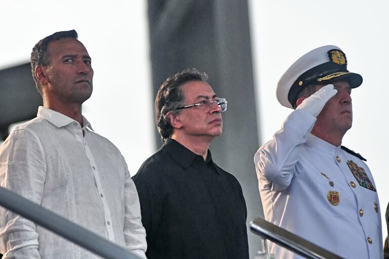 Fuerza Area 106 años, Gustavo Petro firma compra nuevos aviones Gripen. suecos.