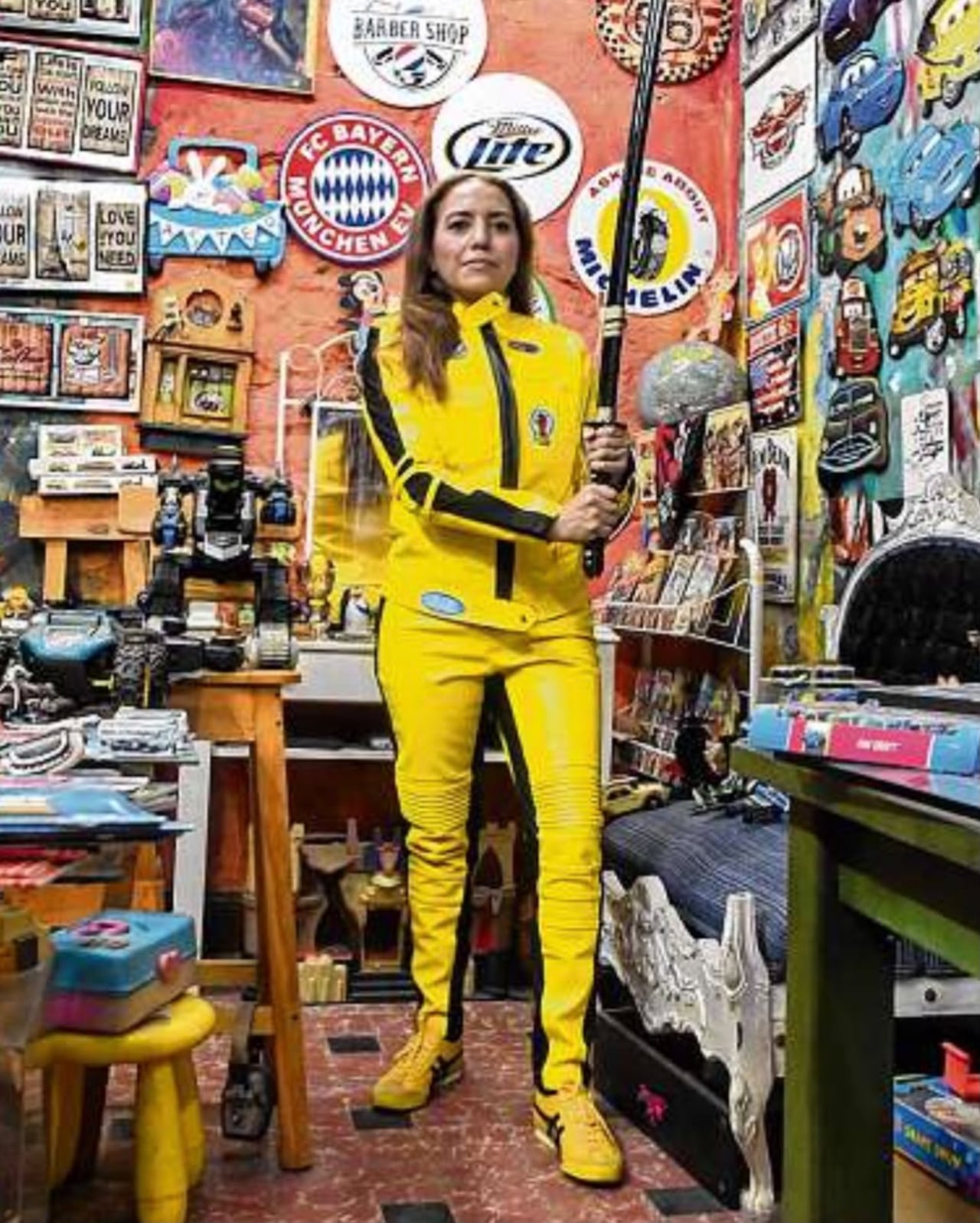 Isabel Guerrero interpreta a Beatrix Kiddo, personaje principal de Kill Bill, cuyo papel en el cine lo hace la actriz Uma Thurman.