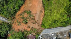 Derrumbe en la autopista Medellín - Bogotá a la altura de San Luis.