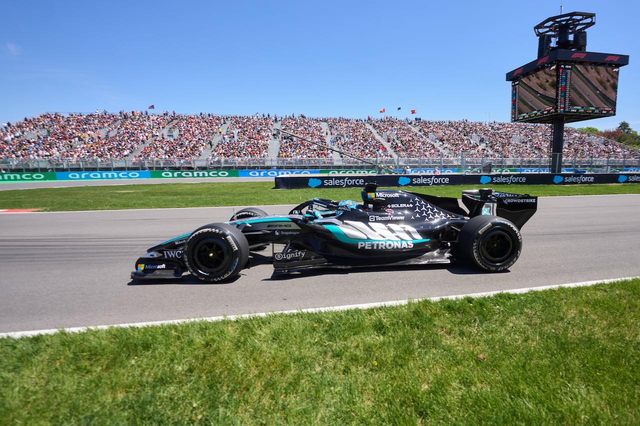 El piloto británico de Mercedes, George Russell, compite durante una sesión de práctica para el Gran Premio de Canadá de Fórmula 1 de 2026 en el Circuito Gilles-Villeneuve en Montreal, Canadá, el 22 de mayo de 2026. (Foto de Geoff Robins / AFP)
