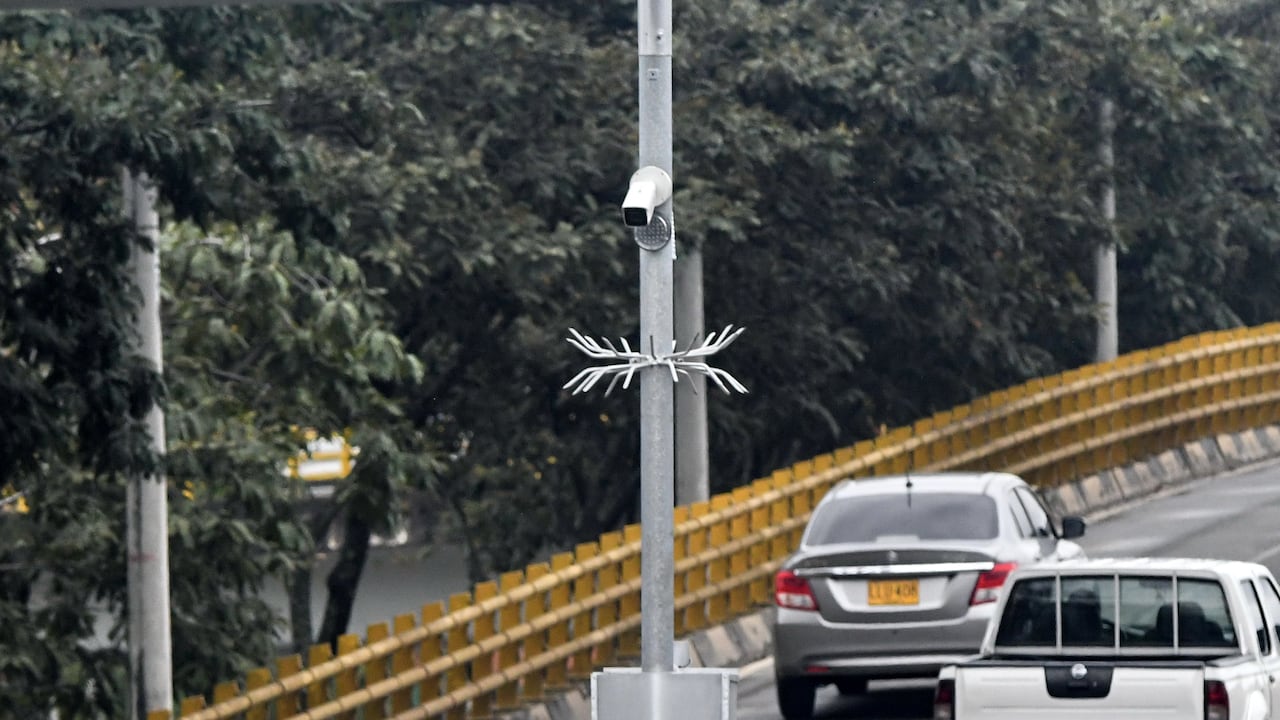 Cali: Cámaras de sistema para salvar vida, no foto multas en la Autopista con 56 con 70, Fotos José L Guzmán. EL País.