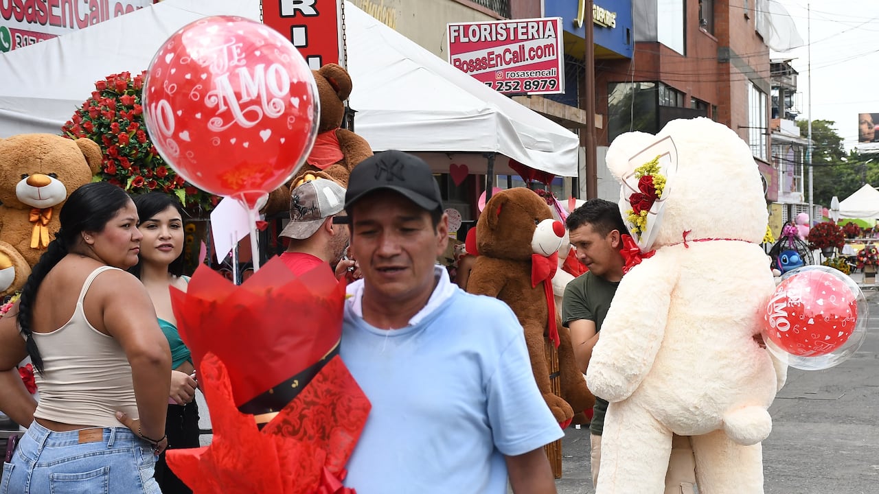 Cali: El comercio en Cali se prepara con diferentes estrategias para la celebración del día del amor y amistad. Foto José L Guzmán. EL País